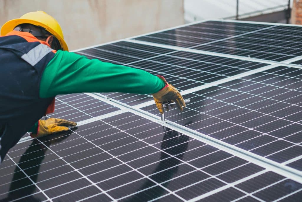 Pergola solaire avec panneaux photovoltaïques